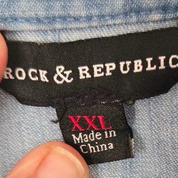 Rock & Republic Light Blue Denim Studded Button-Up Shirt Size Xxl - Picture 3 of 3